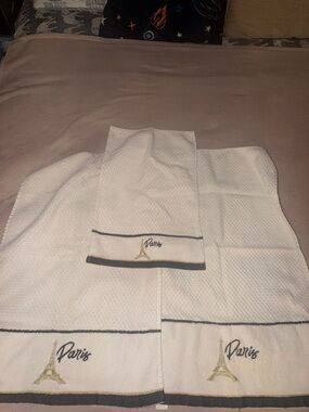 Aris White Towels with Gold Eiffel Embroidery and Black Trim